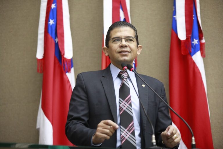 Durante defesa do ensino profissionalizante em escolas públicas na sessão desta quarta-feira (19) da Assembleia Legislativa do Amazonas (Aleam), o deputado João Luiz (Republicanos) voltou a citar medidas que implementam a "ideologia de gênero" nas instituições de ensino