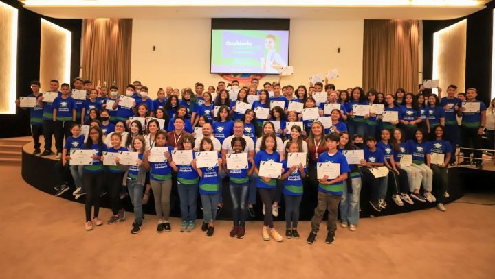 Prefeitura e TCE certificam alunos dos grêmios estudantis