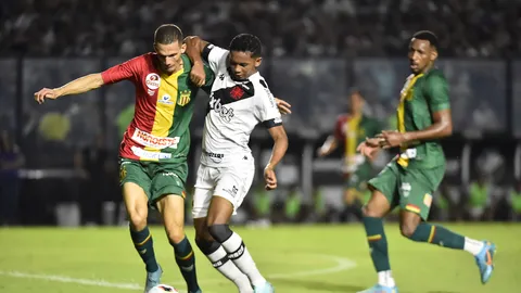 Vasco leva gol aos 55 do segundo tempo e adia acesso
