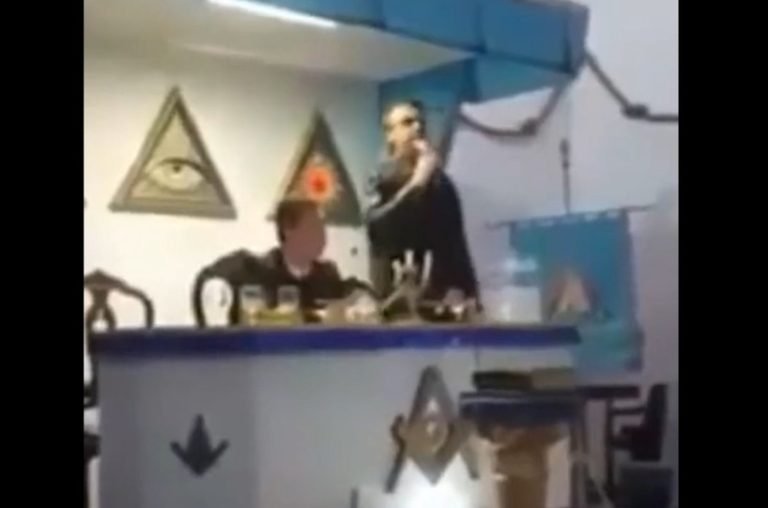 Um vídeo do presidente Jair Bolsonaro (PL) em uma loja maçônica viralizou nas redes sociais, na manhã desta terça-feira (4)