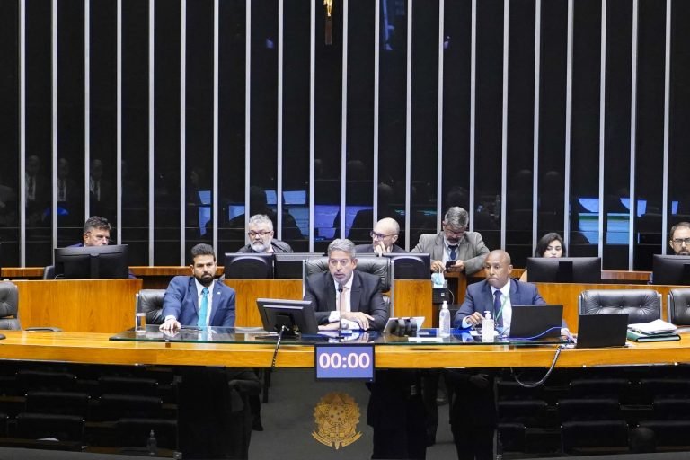Câmara analisa, segunda-feira, 33 itens explosivos