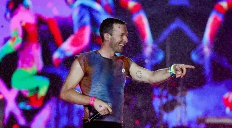 O Coldplay anunciou, nesta segunda-feira (10), as novas datas da turnê no Brasil. Os shows que aconteceriam em outubro foram adiados por causa de uma infecção pulmonar séria do vocalista Chris Martin