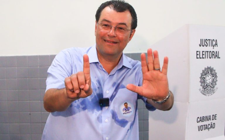 Eduardo Braga vota confiante em vitória de virada