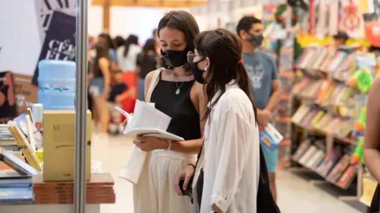 A 37ª edição da Feira de Livros do Sesc Amazonas será realizada entre terça-feira (11) e sábado (15), no Centro de Convenções Vasco Vasques