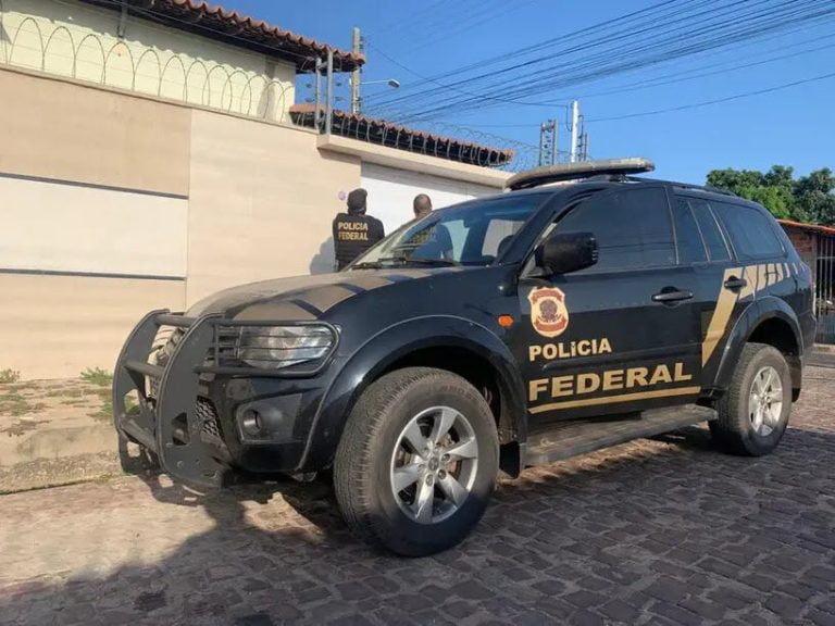 Duas pessoas foram presas nesta sexta-feira (14) em operação da Polícia Federal (PF) que investiga um suposto esquema para desvio de verbas do orçamento secreto no Piauí e no Maranhão