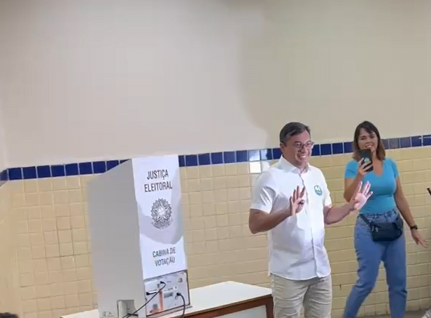 Ao votar, Wilson Lima exalta obras feitas no atual mandato