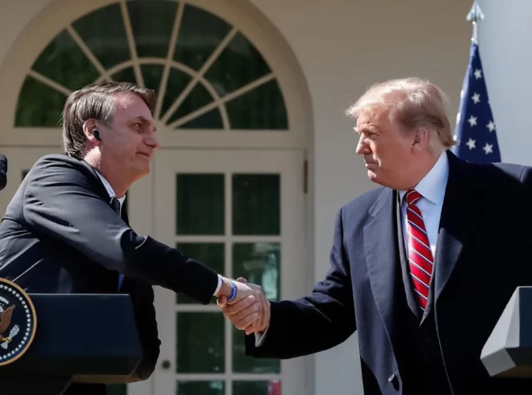 Bolsonaro pede devolução de passaporte para ir à possse Trump