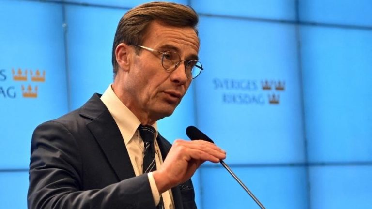 Kristersson é eleito primeiro-ministro da Suécia