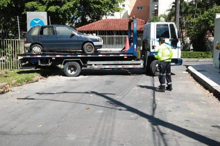 Veículos abandonados serão recolhidos para parqueamento da Prefeitura