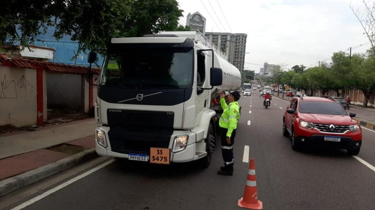 Prefeitura reforça fiscalização “Carga Pesada” na avenida Djalma Batista