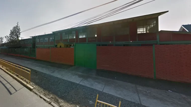 Aluno aprende a fazer bomba caseira no TikTok e detona na escola