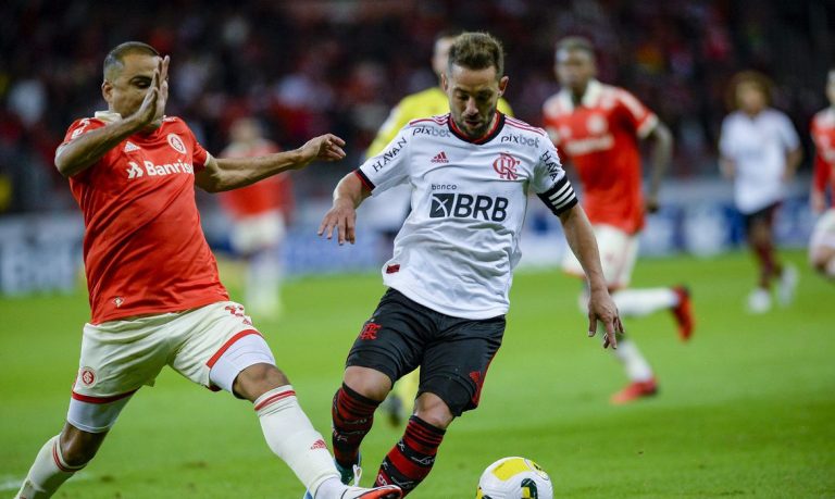 Flamengo encara vice-líder Internacional nesta quarta-feira