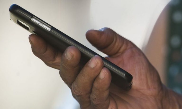Jovem é agredida após esquecer senha do Facebook do padrasto