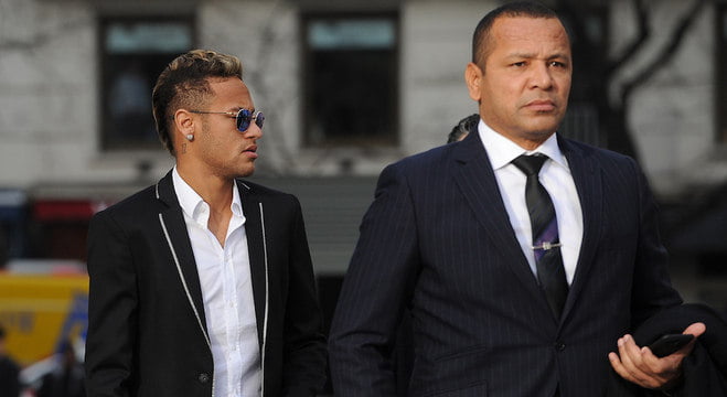 Pai de Neymar sofre acidente em festa com atletas da seleção