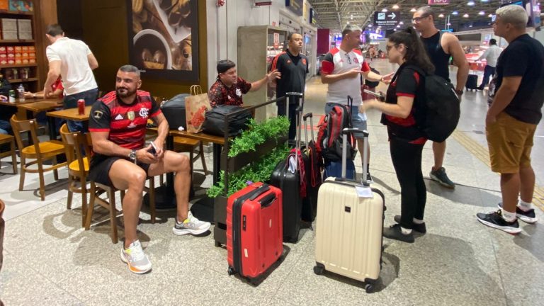 Após confusão, torcedores embarcarão para final da Libertadores