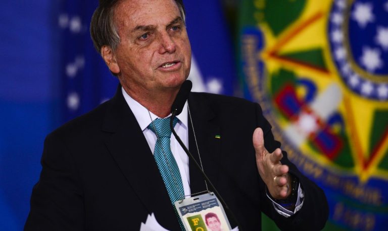 Bolsonaro envia ao TSE provas de que teve menos inserções eleitorais em rádios