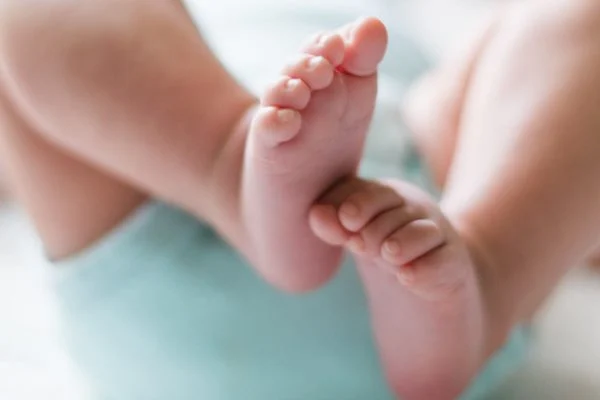 Pai é preso suspeito de agredir filho de 1 ano