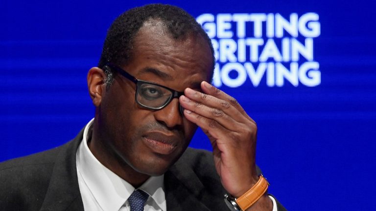 Ministro das finanças do Reino Unido, Kwasi Kwarteng, é demitido