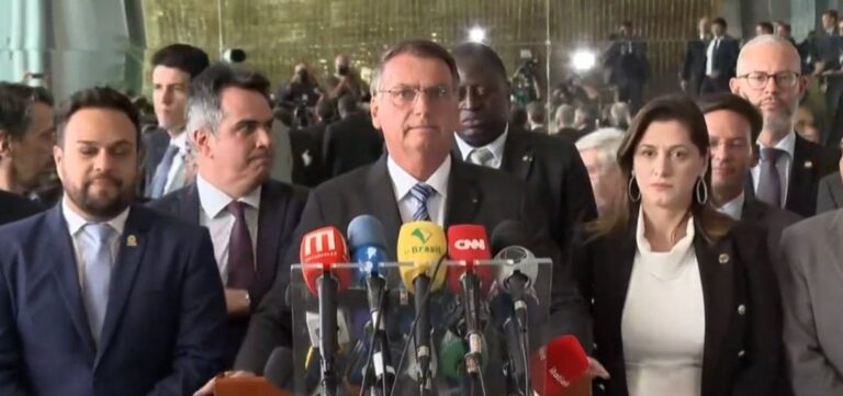 “Continuarei cumprindo a Constituição”, diz Bolsonaro em primeiro discurso após derrota