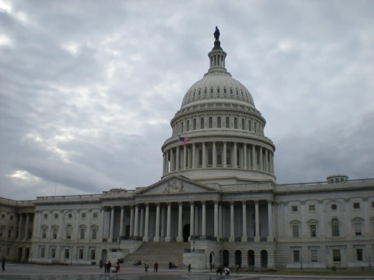 Republicanos controlam Câmara e EUA terão congresso dividido