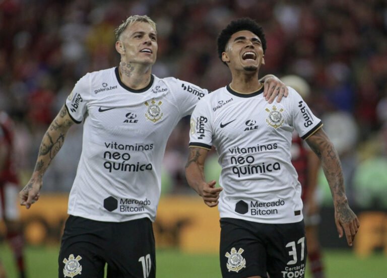 Corinthians vence Flamengo e garante vaga na Libertadores 2023
