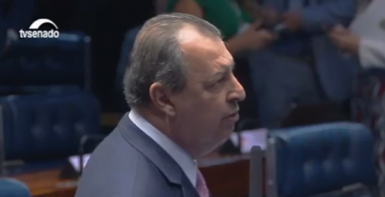 Omar diz a comandante do CMA que "se dê ao respeito" e lide com manifestação