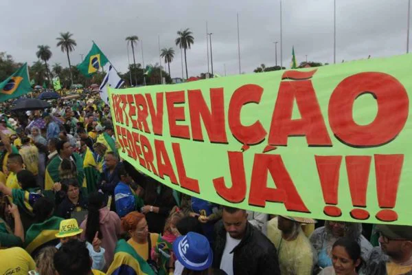 Moraes pede identificação dos líderes de protestos em QGs das Forças Armadas