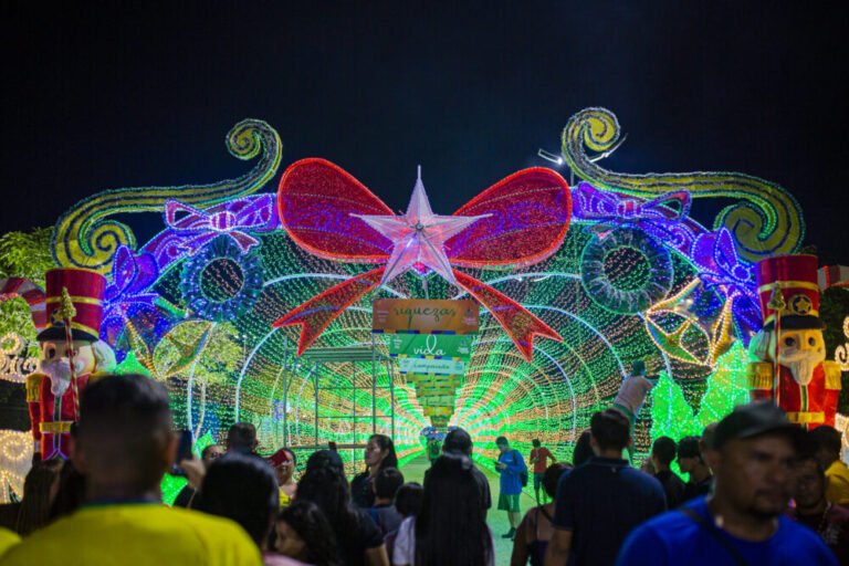 Túnel iluminado da ponta negra