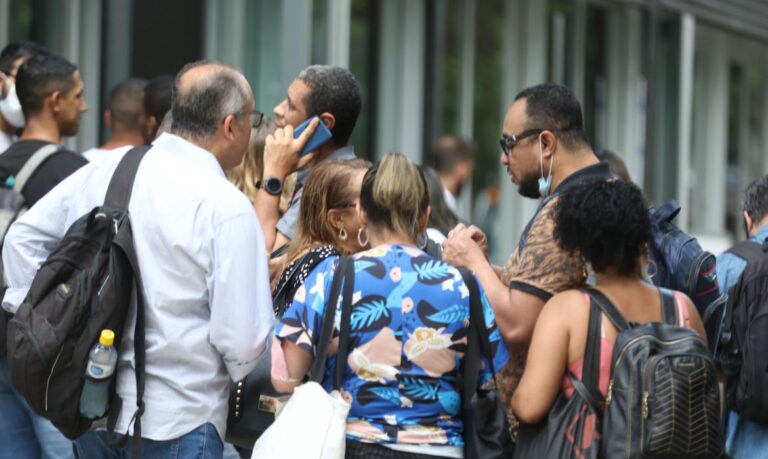 Desemprego em baixa no País e grande informalidade no AM
