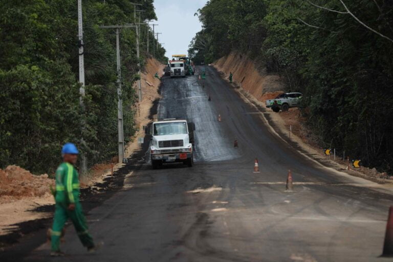Recuperação da AM-010 já pavimentou 72 quilômetros