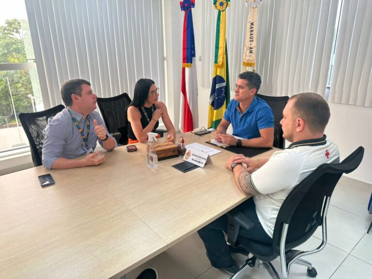 Prefeito David Almeida assina nomeação de 100 Agentes de Saúde
