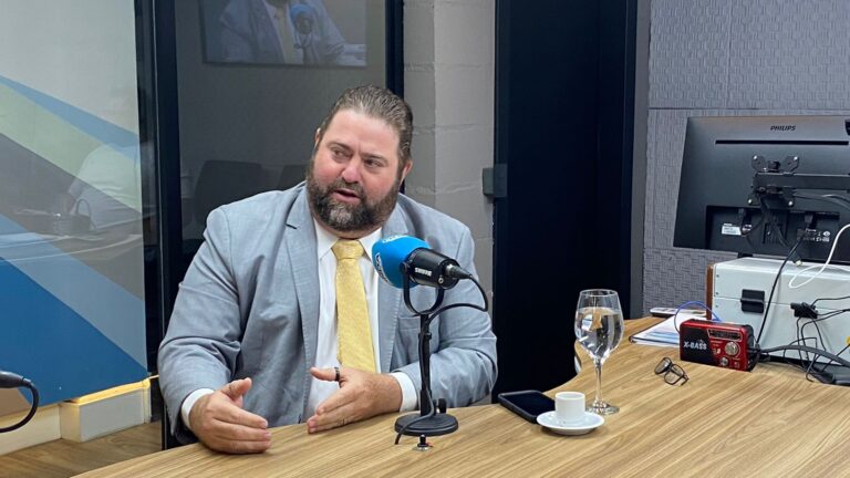William Alemão denuncia assessor por saudação nazista William Alemão denuncia assessor por saudação nazista