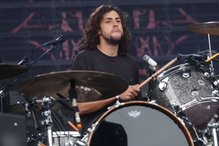 The Neighbourhood demite baterista após acusação de assédio