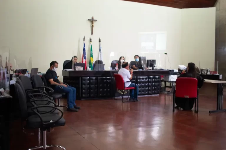 Caso Adiel: juíza suspende julgamento