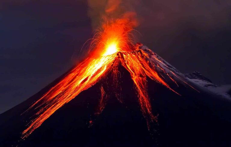Maior vulcão ativo do mundo entra em erupção no Havaí