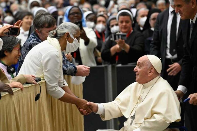 Papa revela que já assinou renúncia, caso sua saúde se agrave