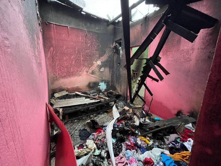 Incêndio destrói casa e criança de seis anos morre em Manaus