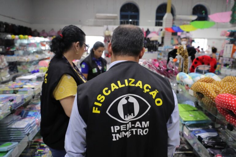 Operação Boas Festas: Ipem-AM retira de circulação produtos natalinos irregulares