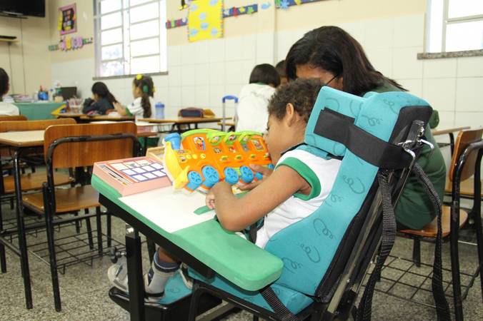 Aprovada prioridade de matrícula para crianças com deficiência