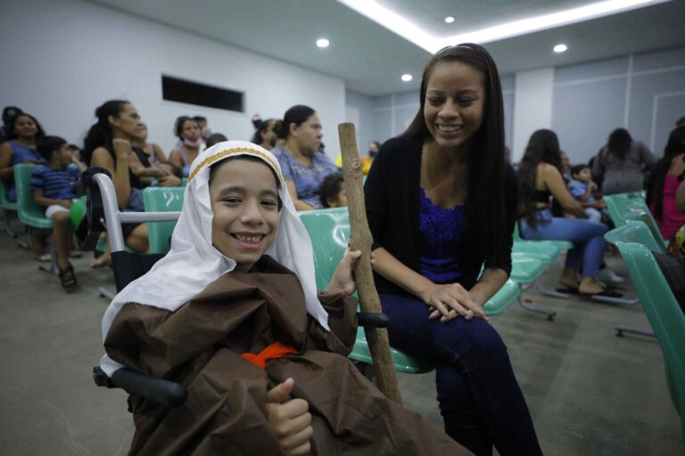 Festa de Natal reúne crianças PcD em Manaus