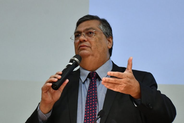 Dino exige que redes sociais retirem mensagens de ameaças a escolas