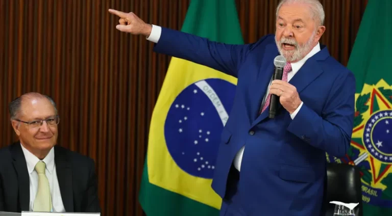 "Vamos tirá-los de lá", diz Lula sobre garimpeiros em Roraima