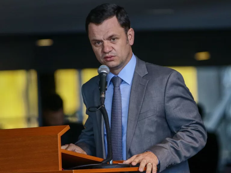 Moraes determina prisão do ex-comandante da PM e de Anderson Torres