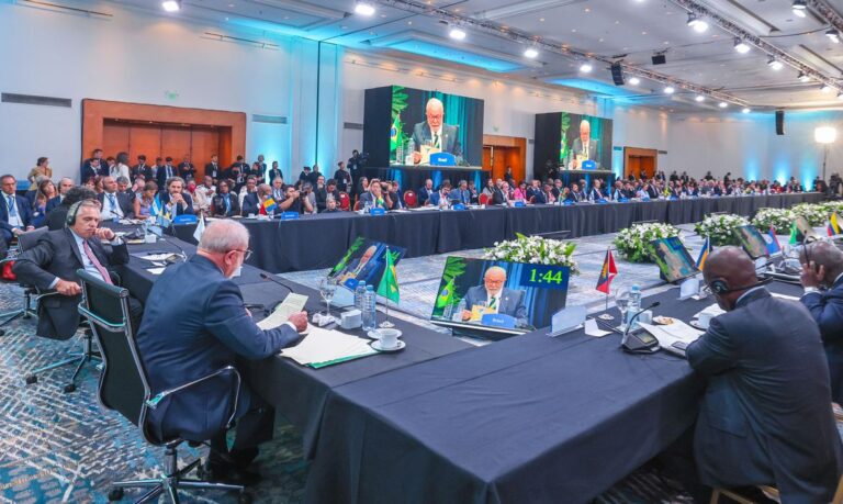 Cúpula da Celac termina com volta do Brasil ao bloco