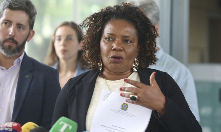 Ministra anuncia desbloqueio de quase R$1 bi para Lei Rouanet