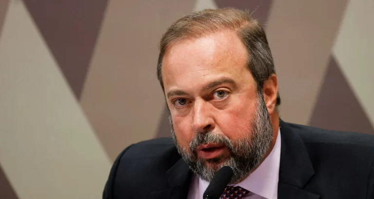 Ministro de Minas e Energia cria secretaria de fomento a energia limpa