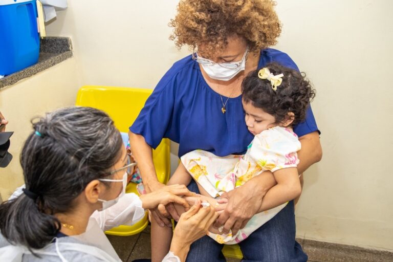 Mais de 400 bebês iniciaram o esquema vacinal contra Covid-19 Mais de 400 bebês iniciaram o esquema vacinal contra Covid-19