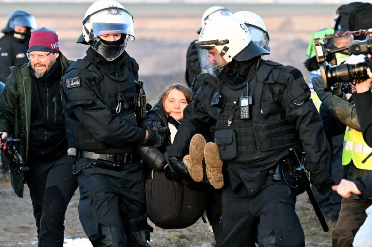 Greta Thunberg é detida pela polícia em protesto na Alemanha