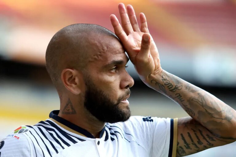Amigas de mulher que acusa Daniel Alves de estupro confirmam agressão sexual