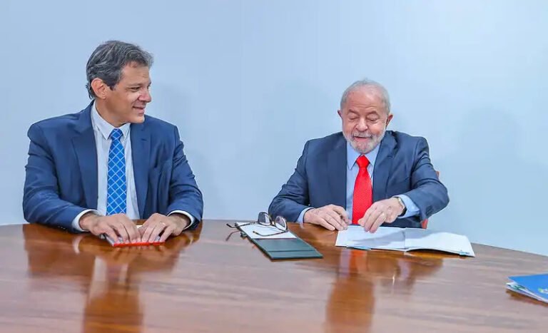 Governo voltará a cobrar impostos sobre combustíveis